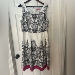 Very pretty A-line dress with just enough detail